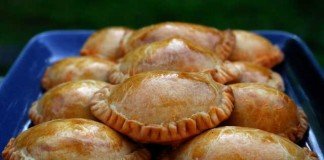 Bolivian food Empanadas