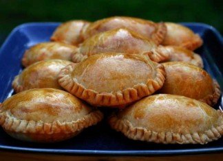 Bolivian food Empanadas