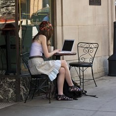 Work freelance online and Travel the World at the Same Time